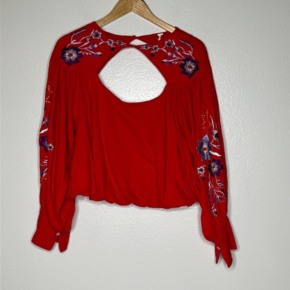 Free People Lita Floral Embroidered Bell Sleeve Blouse sz XS Red - Picture 1 of 6